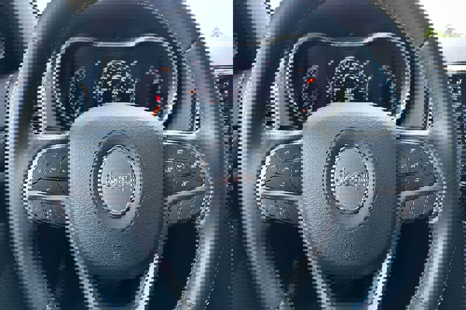 Used 2019 Jeep Grand Cherokee Laredo image 25