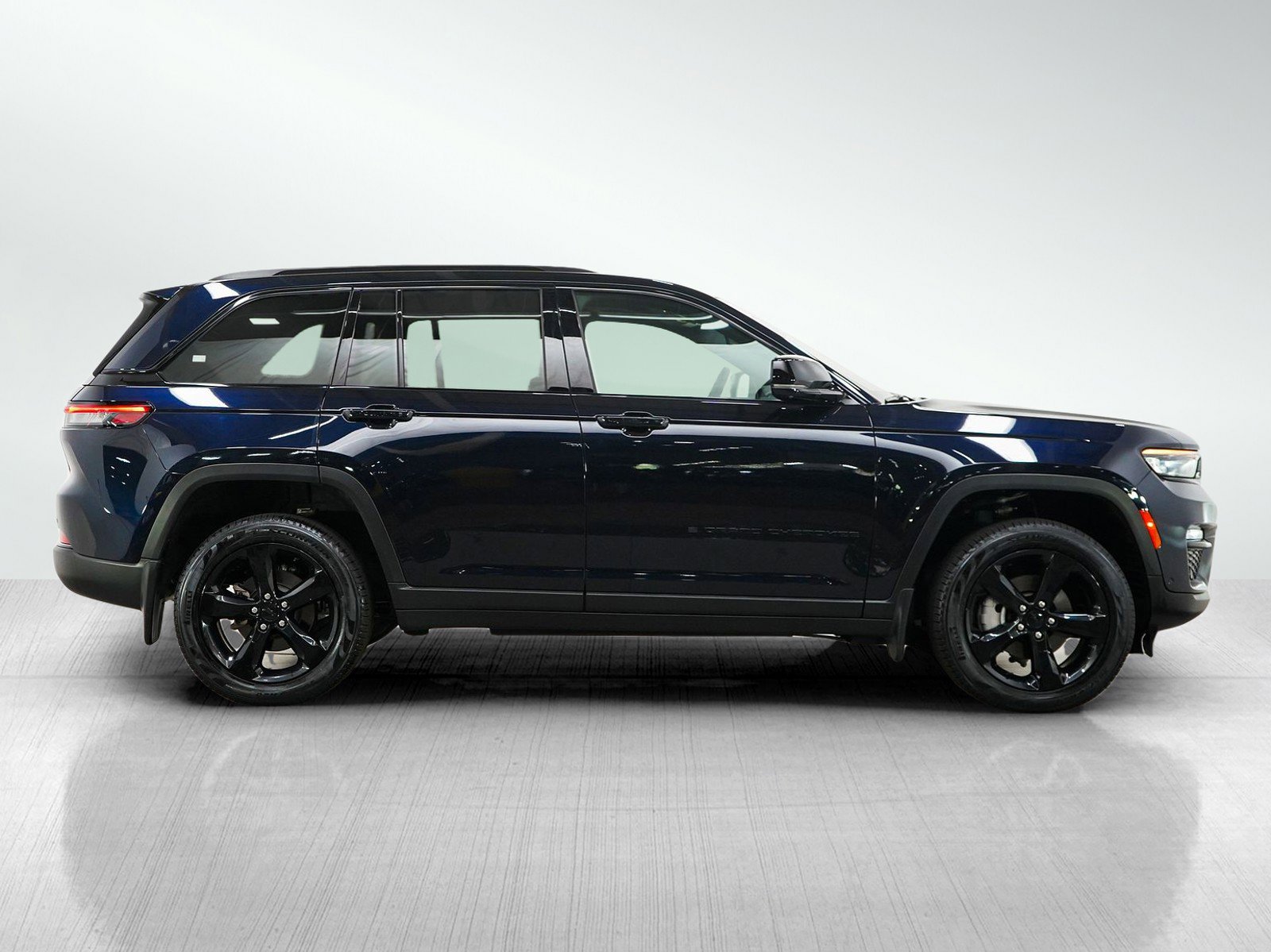 Used 2024 Jeep Grand Cherokee Limited w/ Luxury Tech Group II AWD/4WD image 6