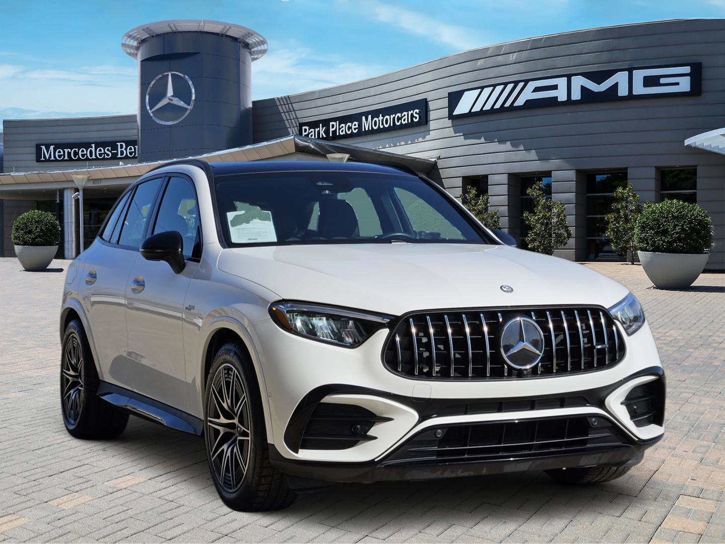 Used 2025 Mercedes-Benz GLC 43 AMG 4MATIC image 2