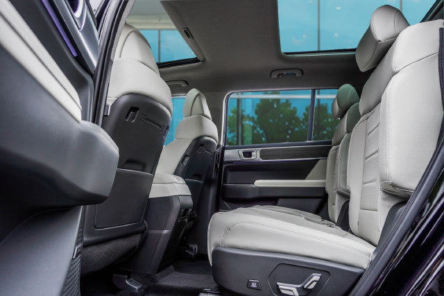 New 2027 Hyundai Santa Fe Limited FWD image 21