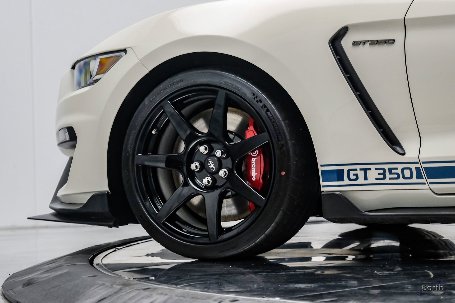 Used 2020 Ford Mustang Shelby GT350R w/ GT350R Equipment Group 920A RWD image 95