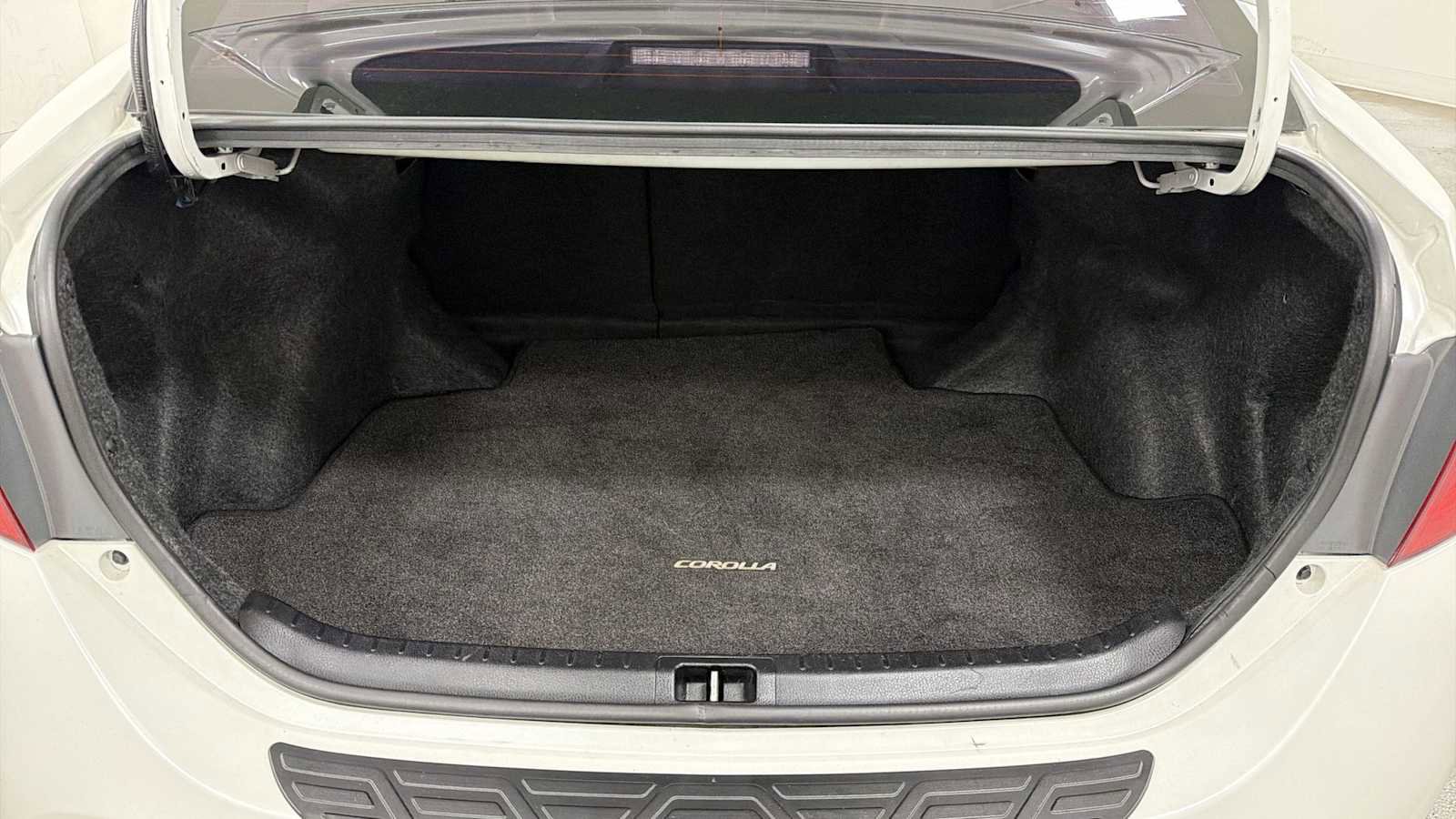 Used 2017 Toyota Corolla SE w/ SE Premium Package image 27