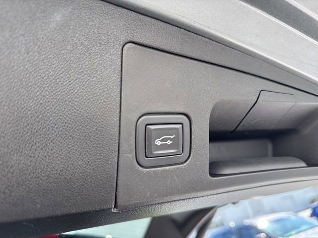 Used 2023 Cadillac XT5 Premium Luxury w/ LPO, Floor Liner Package AWD/4WD image 7