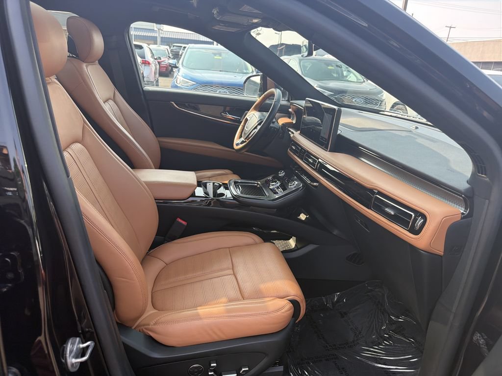 Certified 2023 Lincoln Nautilus Black Label w/ Class II Trailer Tow Package AWD/4WD image 16