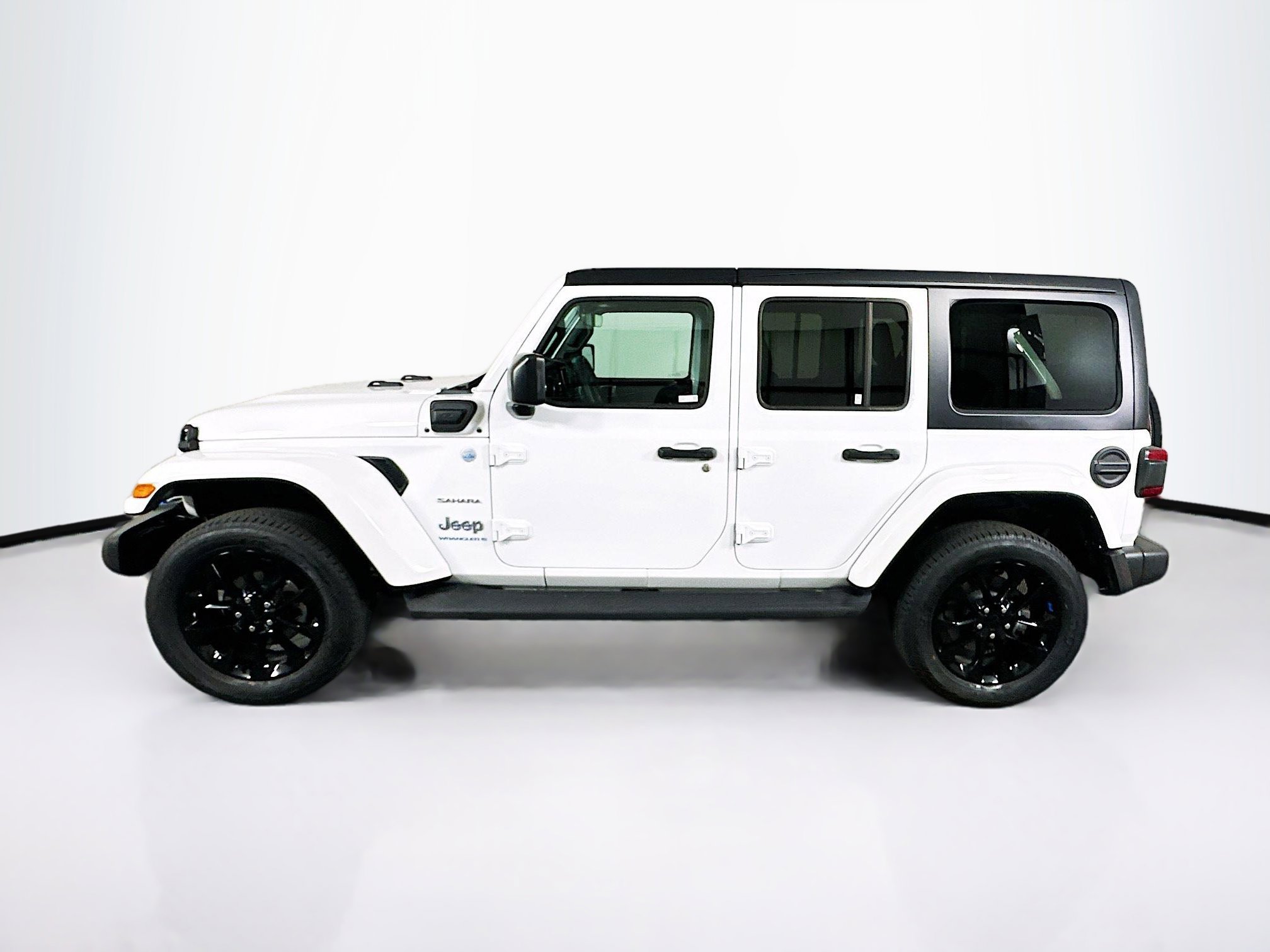 Used 2023 Jeep Wrangler Sahara image 4