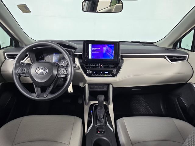 Used 2025 Toyota Corolla Cross L image 21