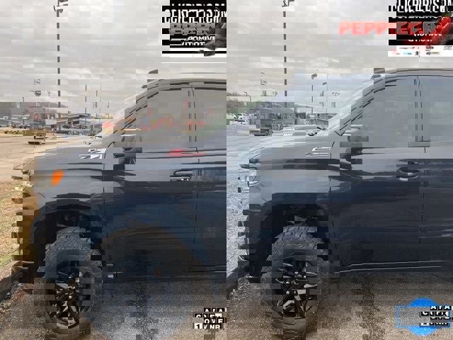 Used 2024 Chevrolet Silverado 1500 LT Trail Boss w/ Convenience Package II image 2