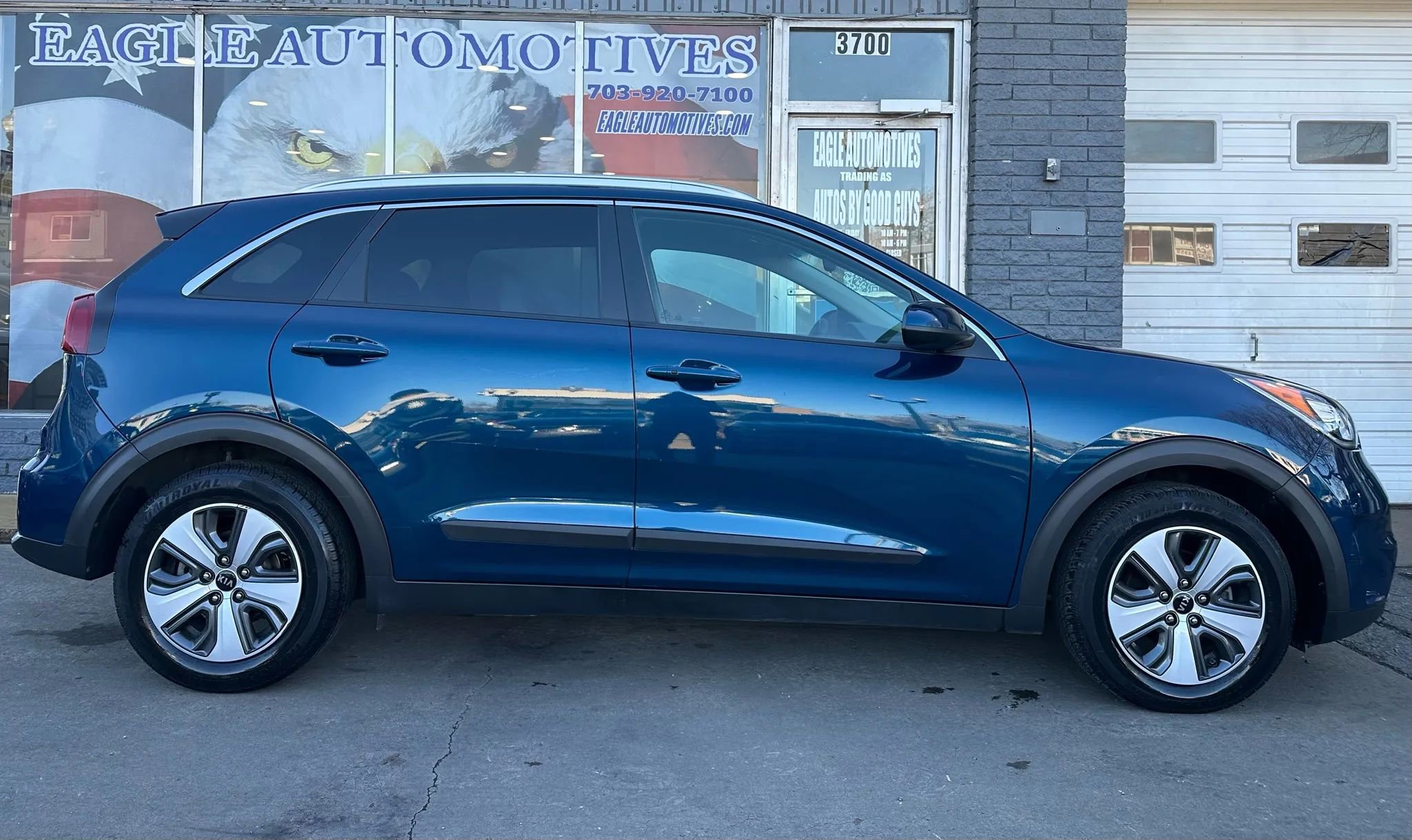 Used 2018 Kia Niro LX image 2
