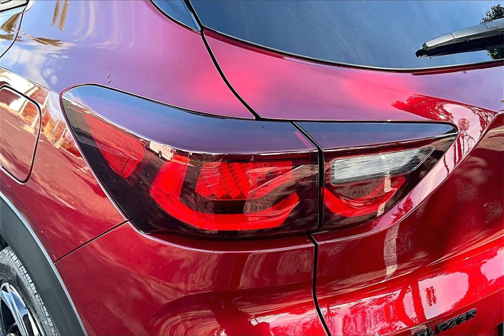 Used 2024 Chevrolet TrailBlazer RS w/ Driver Confidence Package image 28