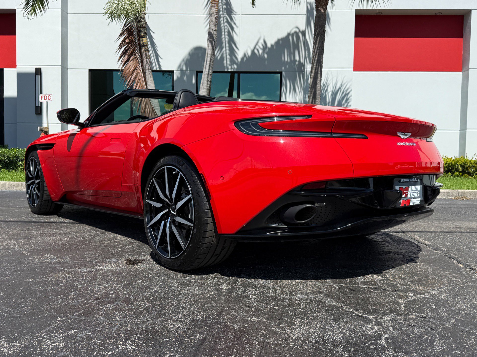 Used 2020 Aston Martin DB11 Volante RWD image 23