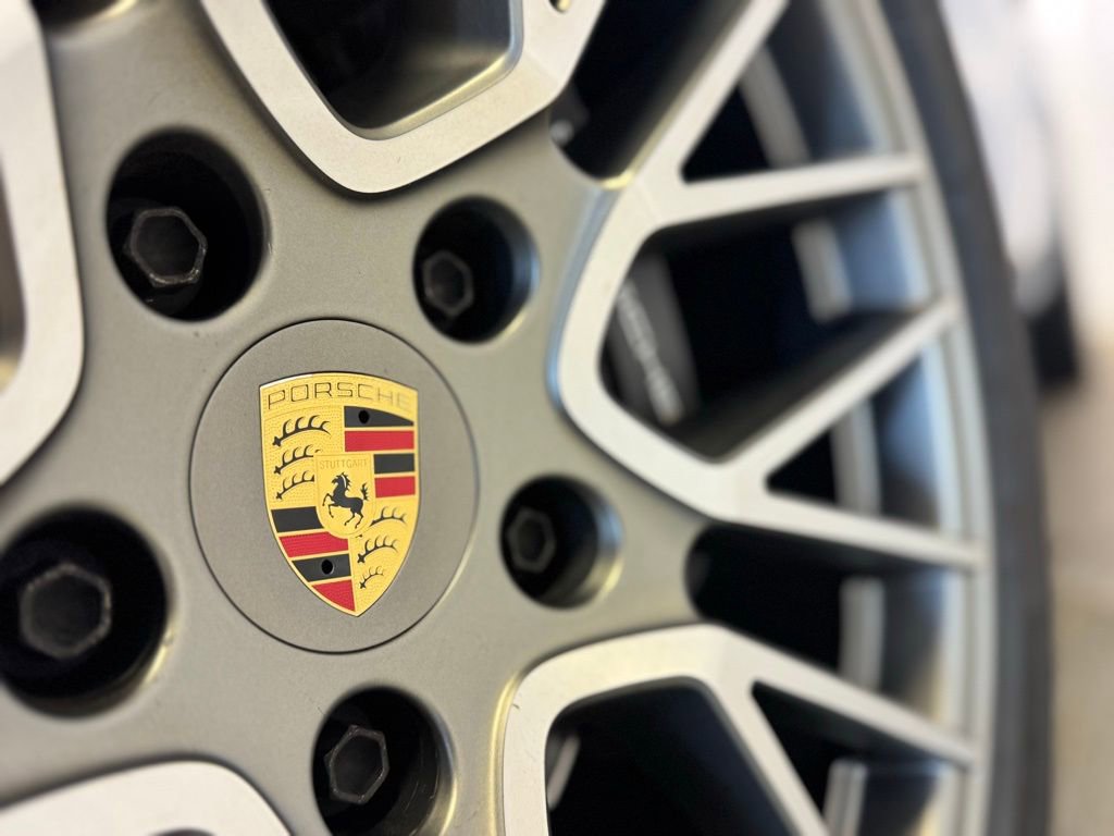 Certified 2023 Porsche Cayenne Platinum Edition image 50