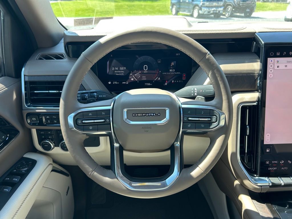 Used 2025 GMC Yukon Denali w/ Sun & Power Step Package image 4