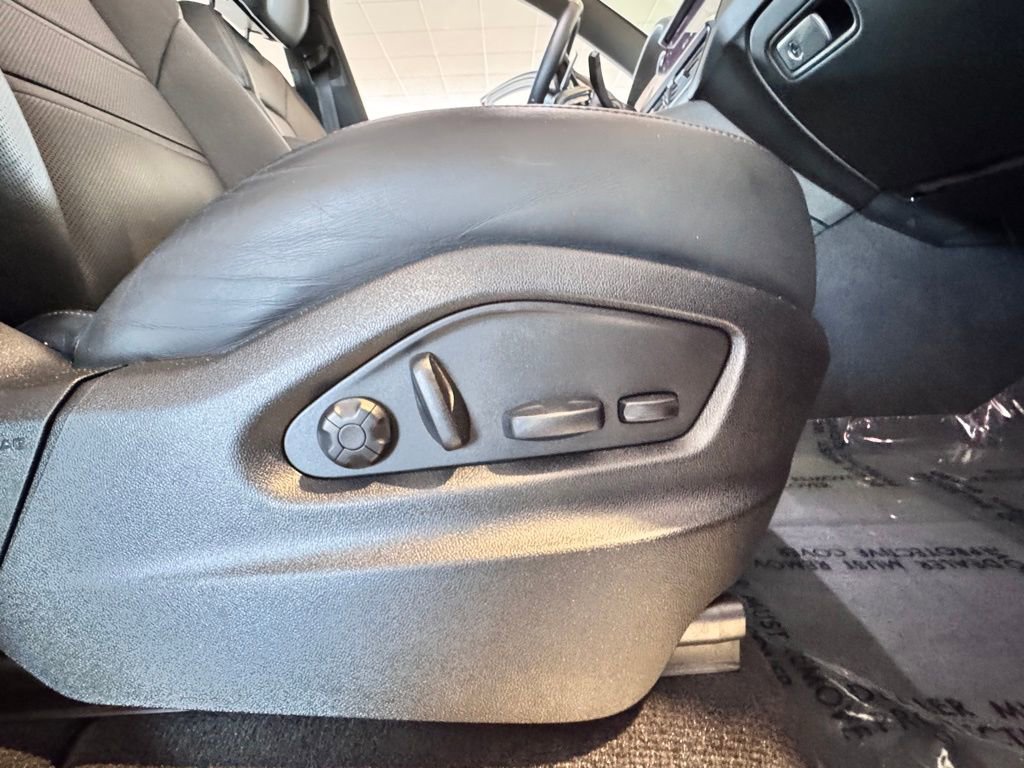 Used 2023 Porsche Cayenne Platinum Edition image 19