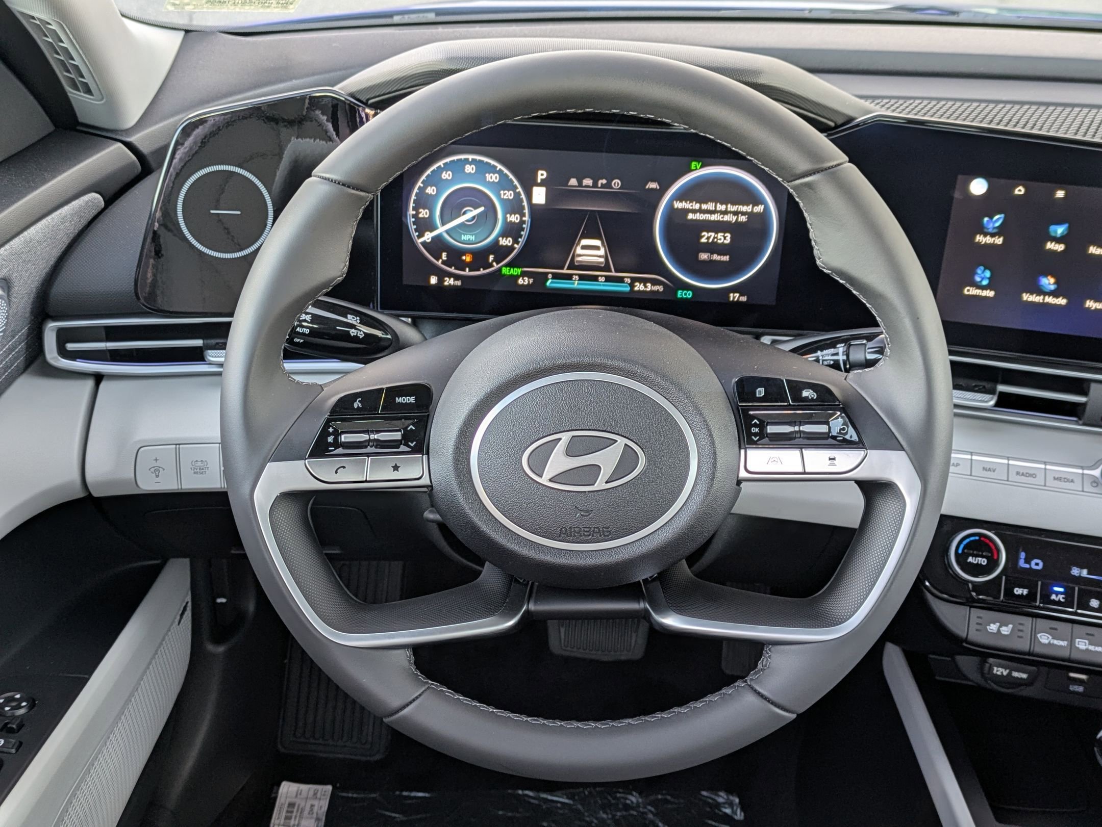New 2025 Hyundai Elantra Limited image 18