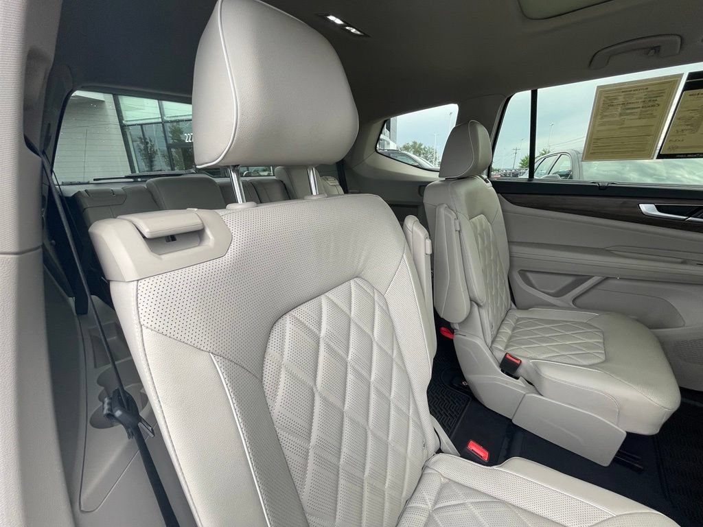 Used 2024 Volkswagen Atlas SEL Premium R-Line AWD/4WD image 28