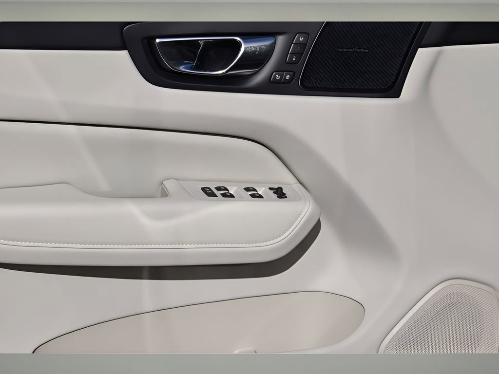 New 2026 Volvo XC60 B5 Ultra w/ Protection Package Premier image 25