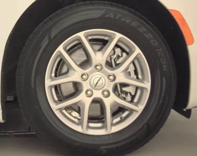 Used 2024 Chrysler Pacifica Touring-L FWD image 13