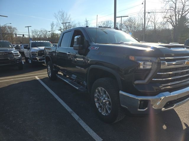 Used 2025 Chevrolet Silverado 2500 LTZ w/ LTZ Premium Package image 3