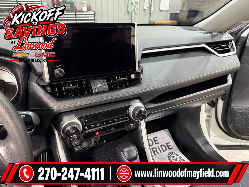 Used 2025 Toyota RAV4 XLE FWD image 14