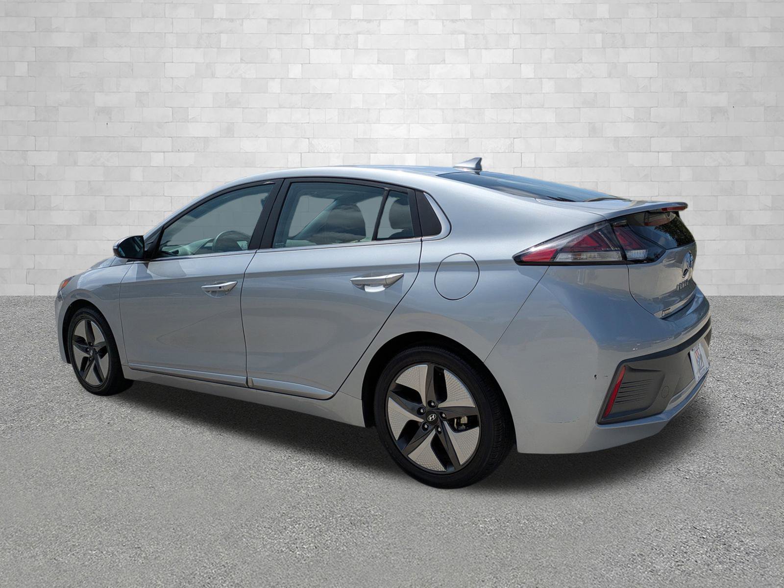 Used 2021 Hyundai Ioniq SEL image 4