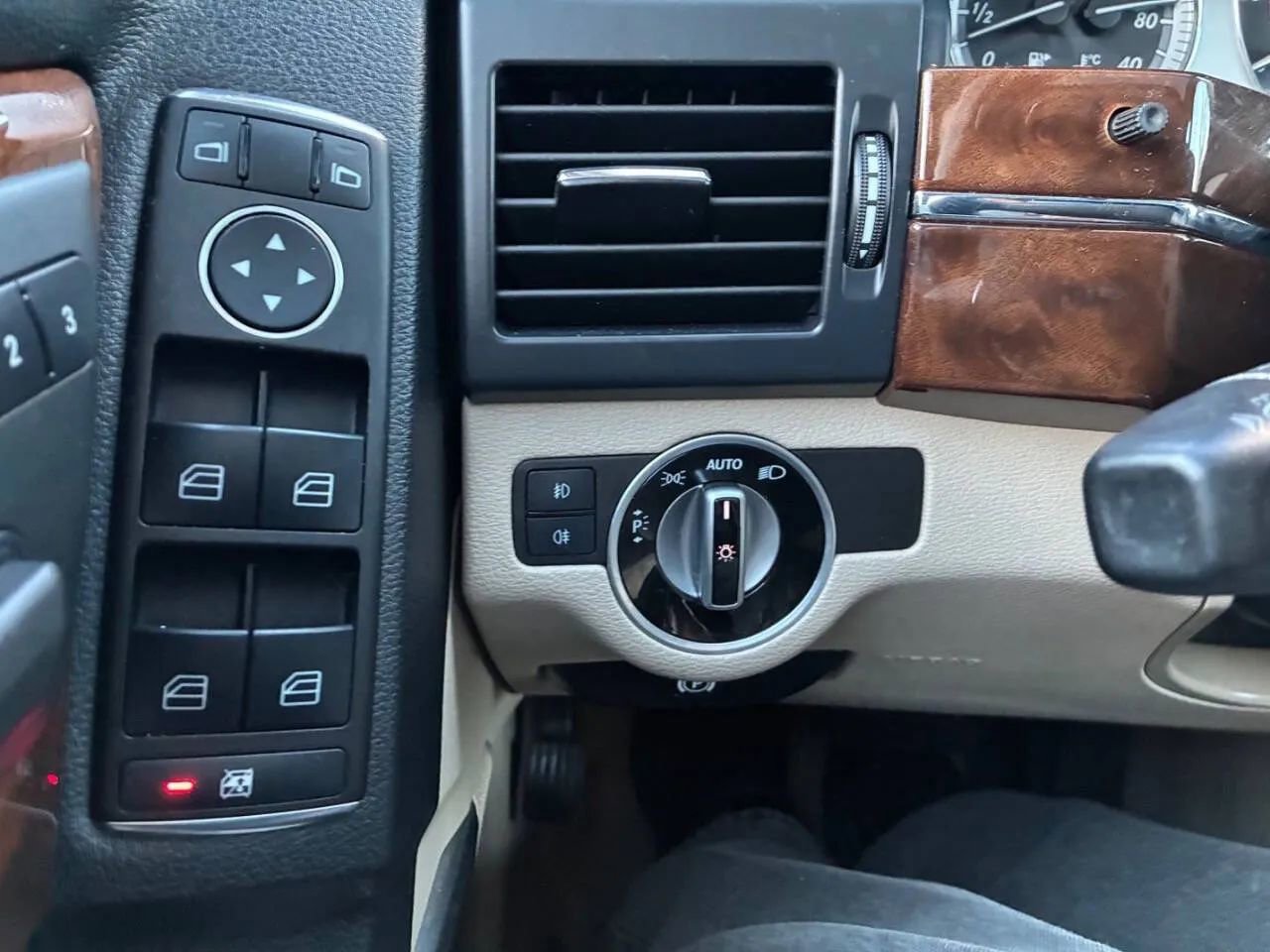 Used 2012 Mercedes-Benz GLK 350 4MATIC image 24