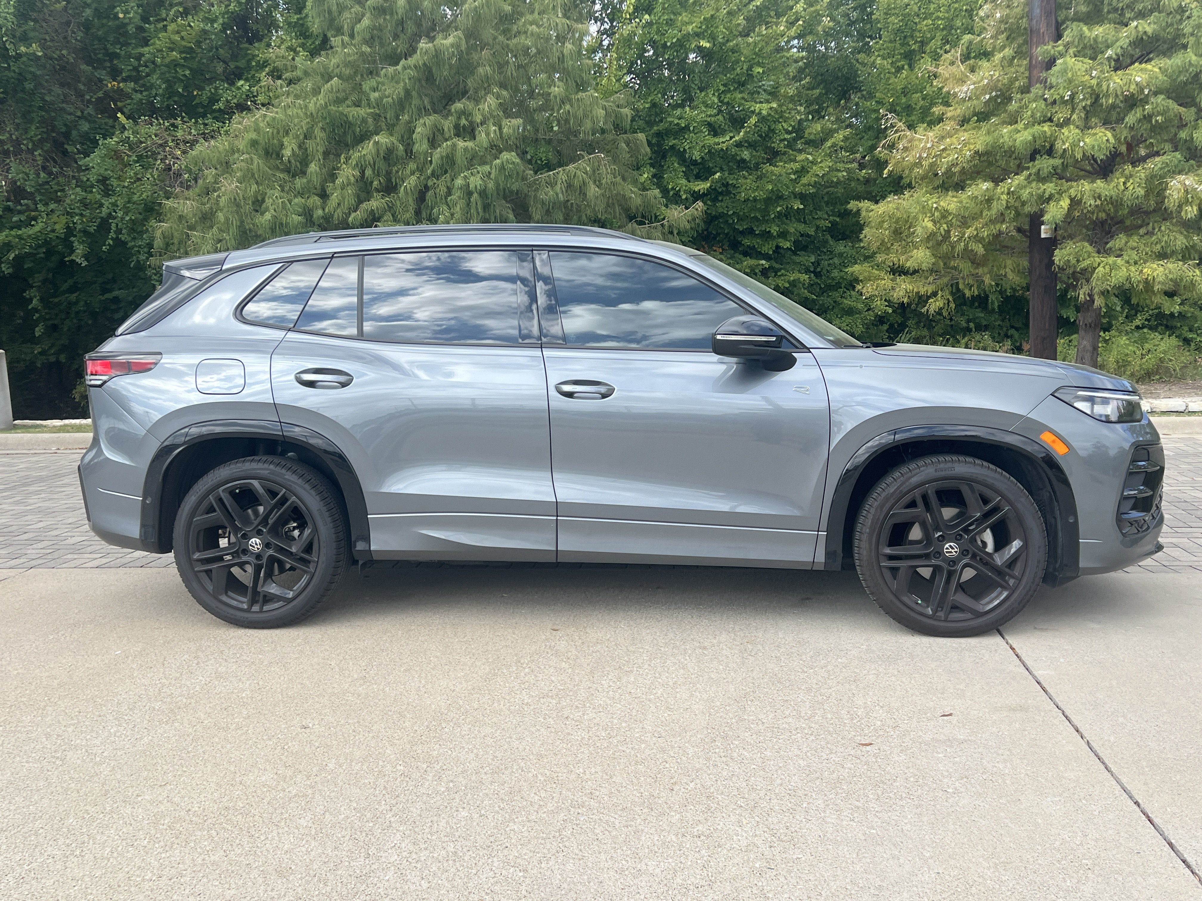 Certified 2026 Volkswagen Tiguan SE R-Line FWD image 10