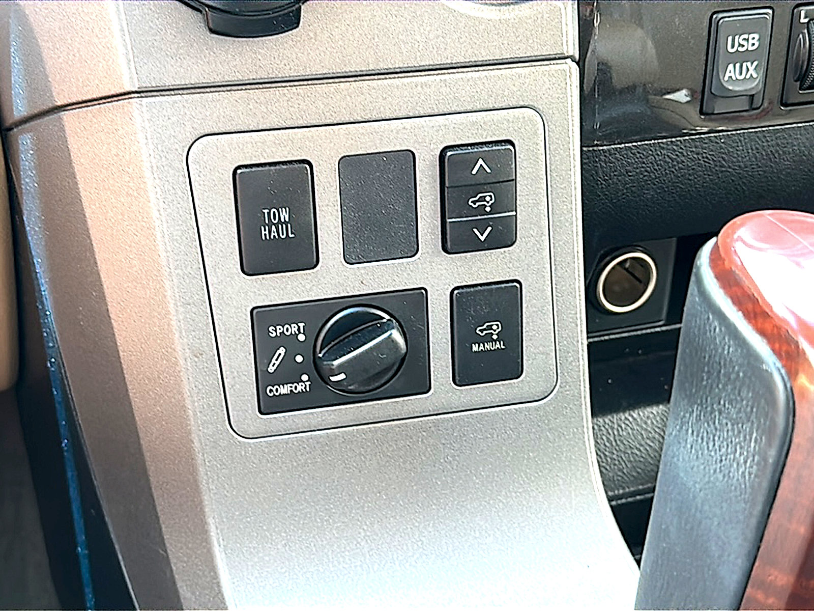 Used 2013 Toyota Sequoia Platinum RWD image 38