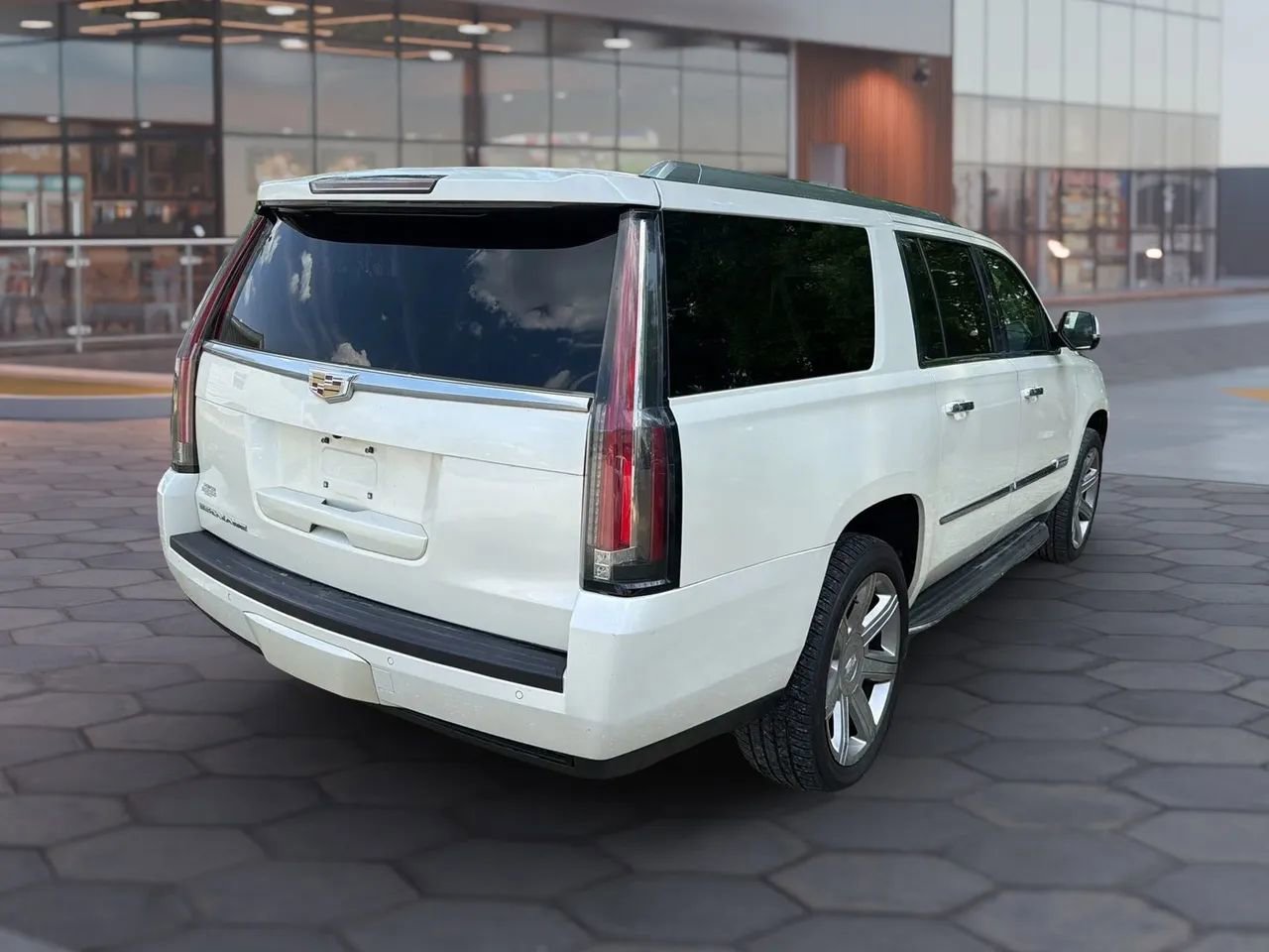 Used 2015 Cadillac Escalade ESV Luxury AWD/4WD image 11