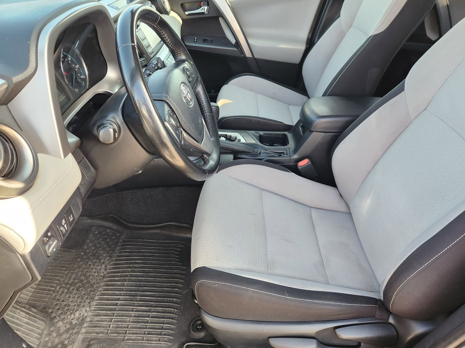 Used 2018 Toyota RAV4 XLE image 16