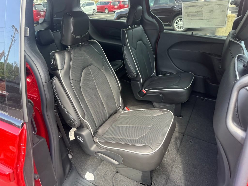 New 2027 Chrysler Pacifica Limited AWD/4WD image 48