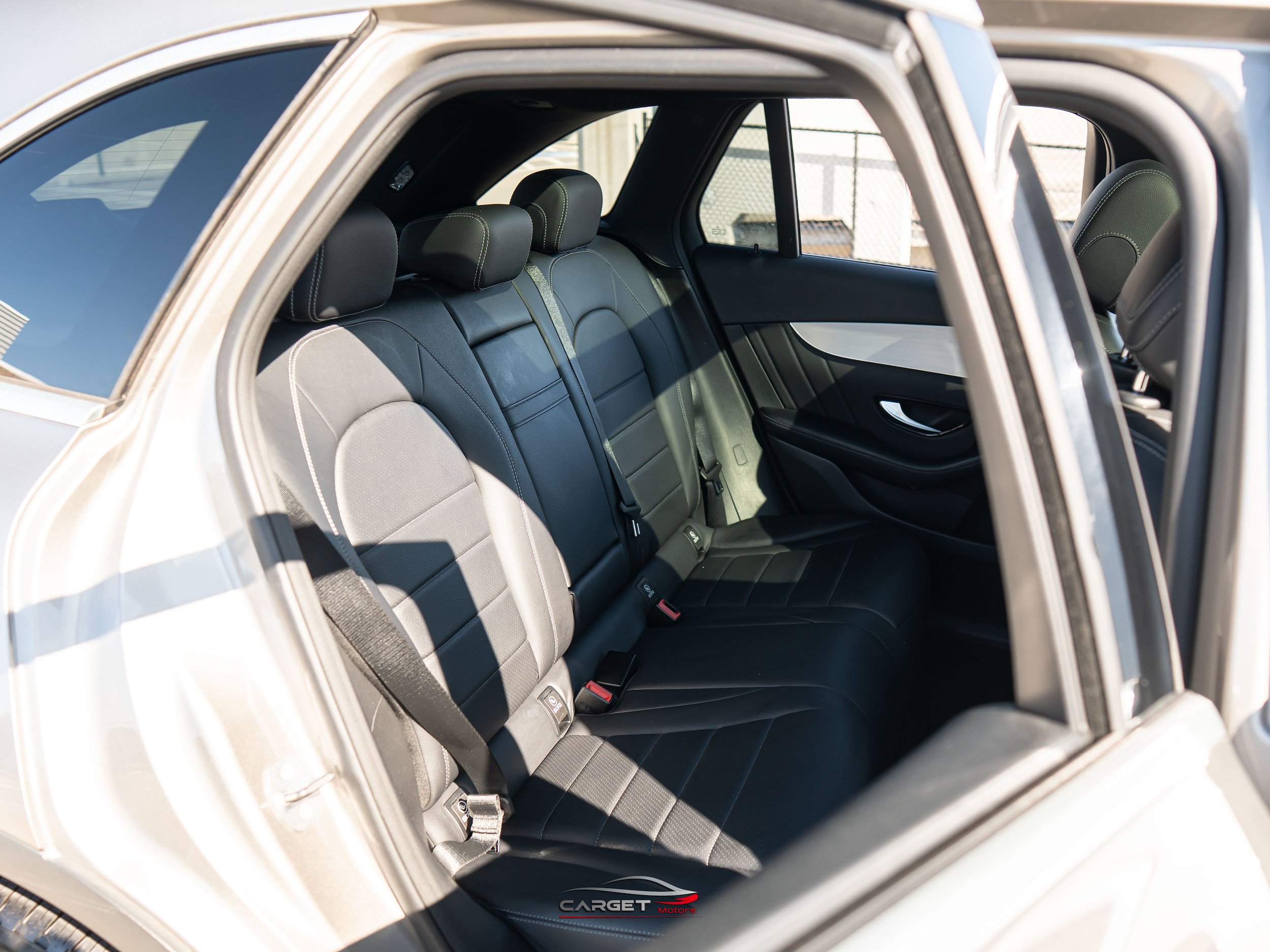 Used 2019 Mercedes-Benz GLC 300 4MATIC w/ Multimedia Package image 17