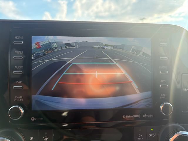 Used 2021 Toyota Highlander LE FWD image 21
