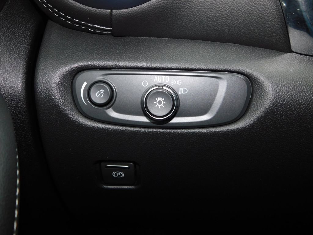 Used 2025 Chevrolet Blazer LT image 27