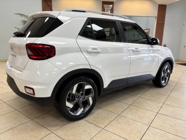 Used 2024 Hyundai Venue SEL image 6