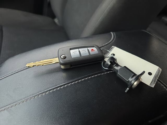 Used 2021 Nissan Rogue Sport S image 29