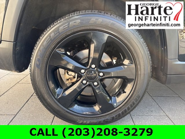 Used 2023 Jeep Grand Cherokee Altitude image 9