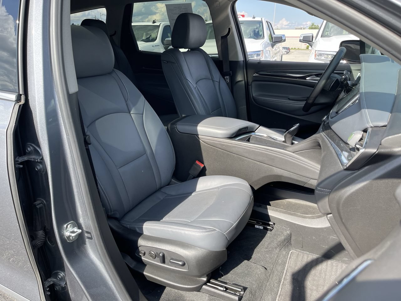 Used 2021 Buick Enclave Premium w/ Surround and Sites Package AWD/4WD image 27