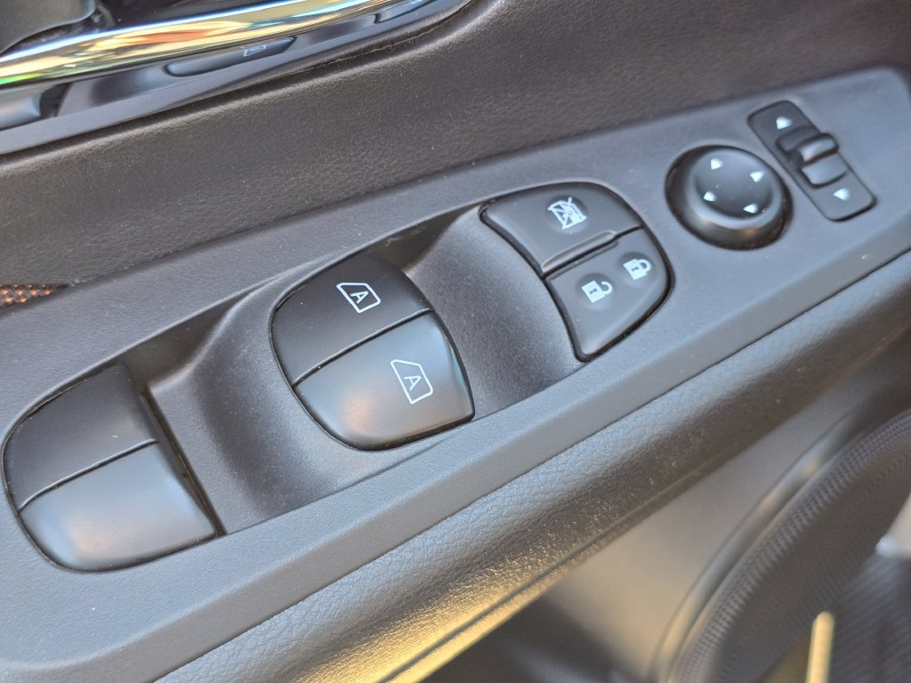 Used 2023 Nissan Kicks SR FWD image 21