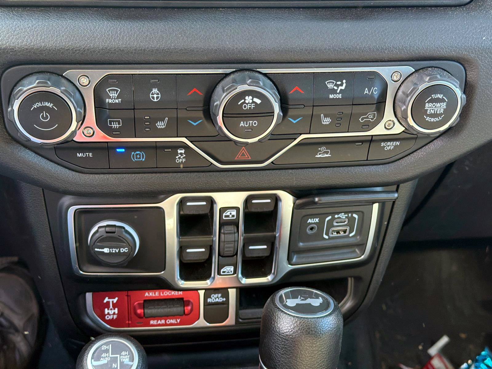 Used 2024 Jeep Wrangler Unlimited AWD/4WD image 15