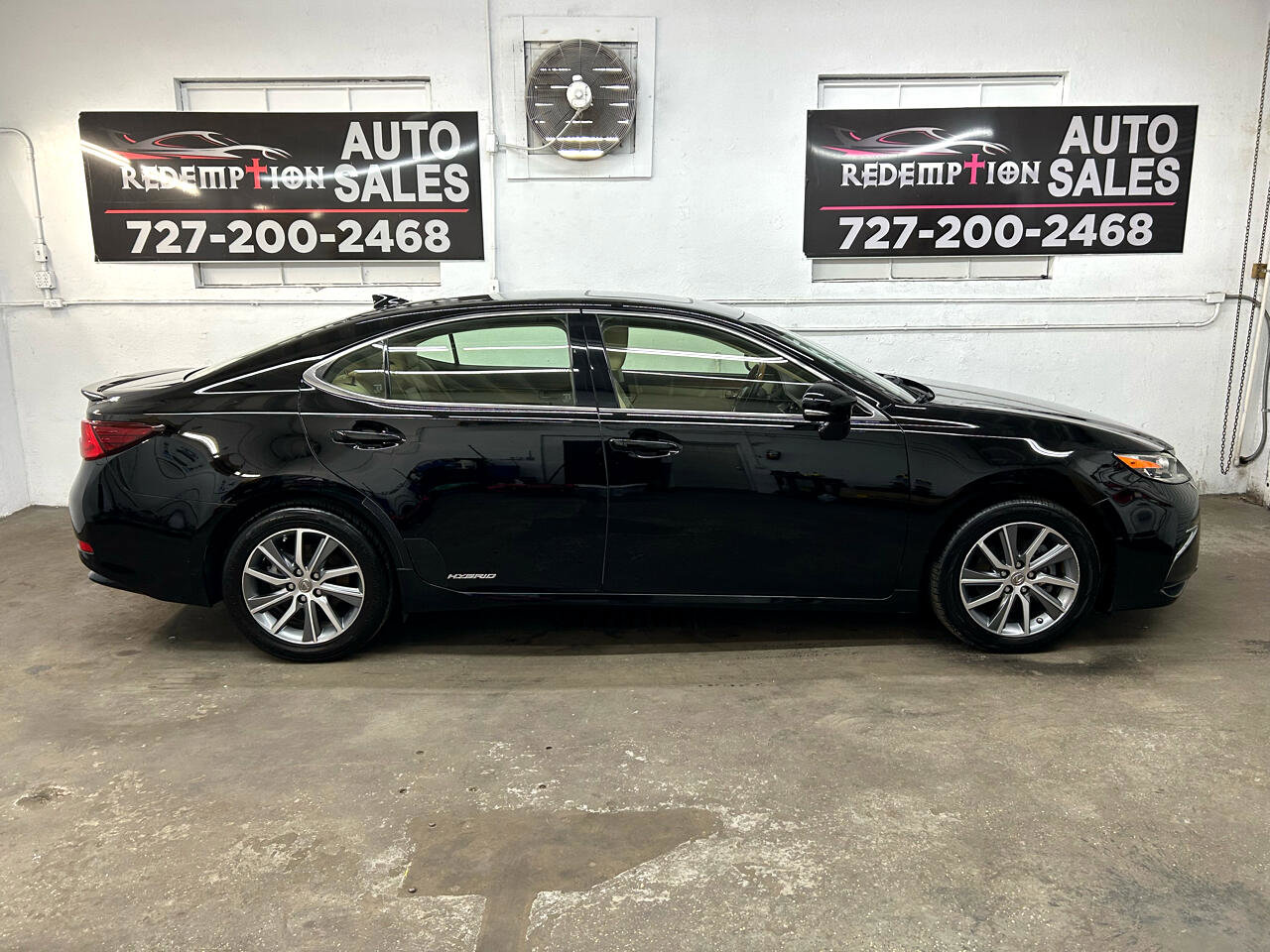 Used 2017 Lexus ES 300h w/ Luxury Package image 3