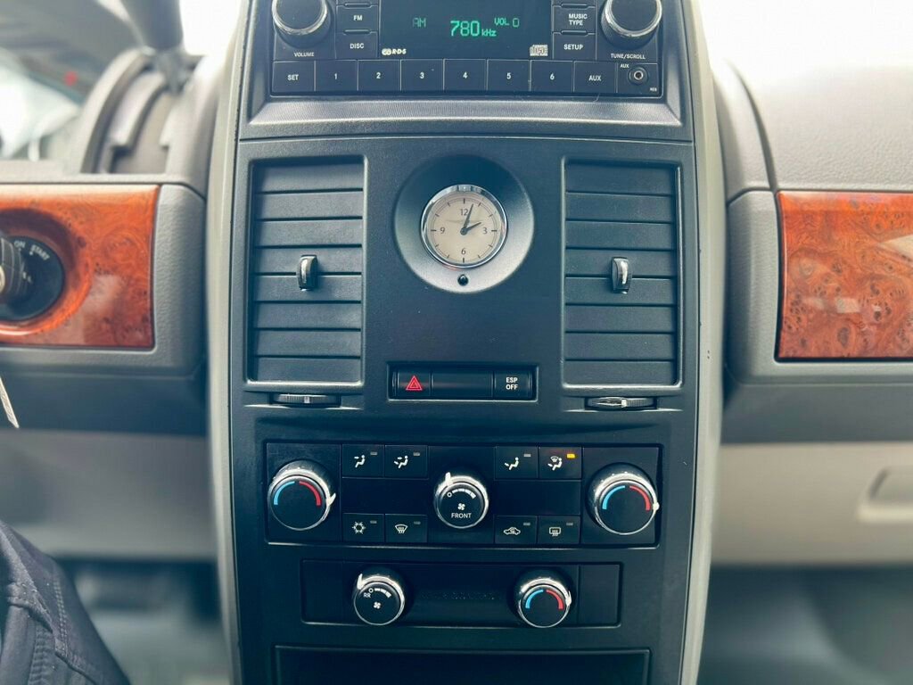 Used 2008 Chrysler Town & Country LX image 19