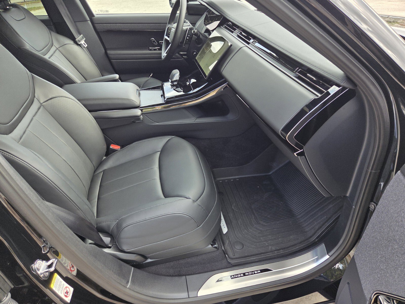 New 2025 Land Rover Range Rover Sport SE image 3