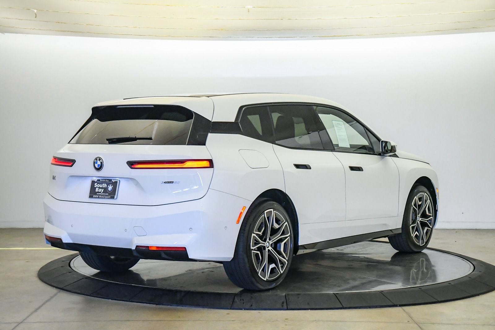 Used 2026 BMW iX xDrive60 AWD/4WD image 5