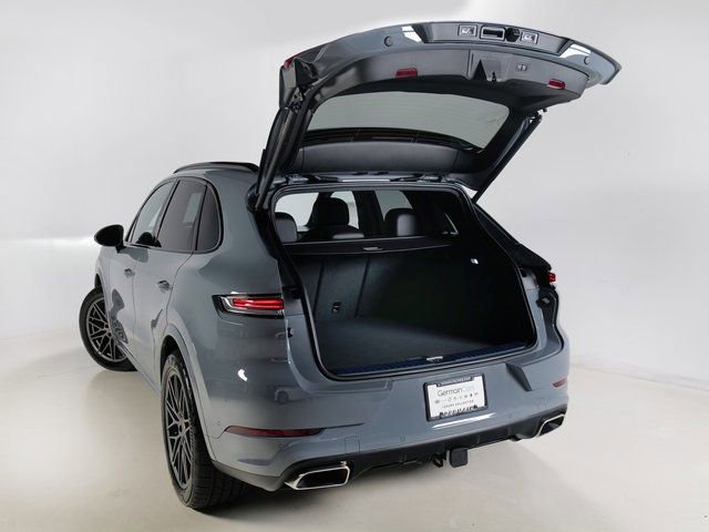 Certified 2026 Porsche Cayenne AWD/4WD image 31