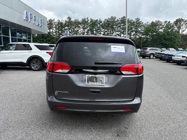 Used 2023 Chrysler Voyager LX FWD image 3