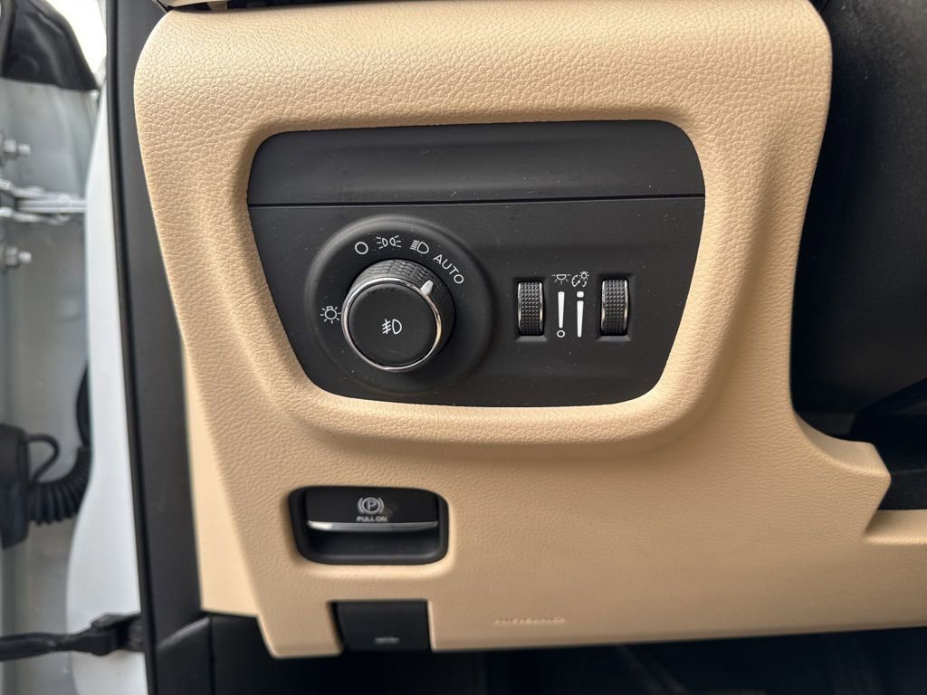 Used 2021 Jeep Grand Cherokee L Limited w/ MOPAR Finishing Package image 13