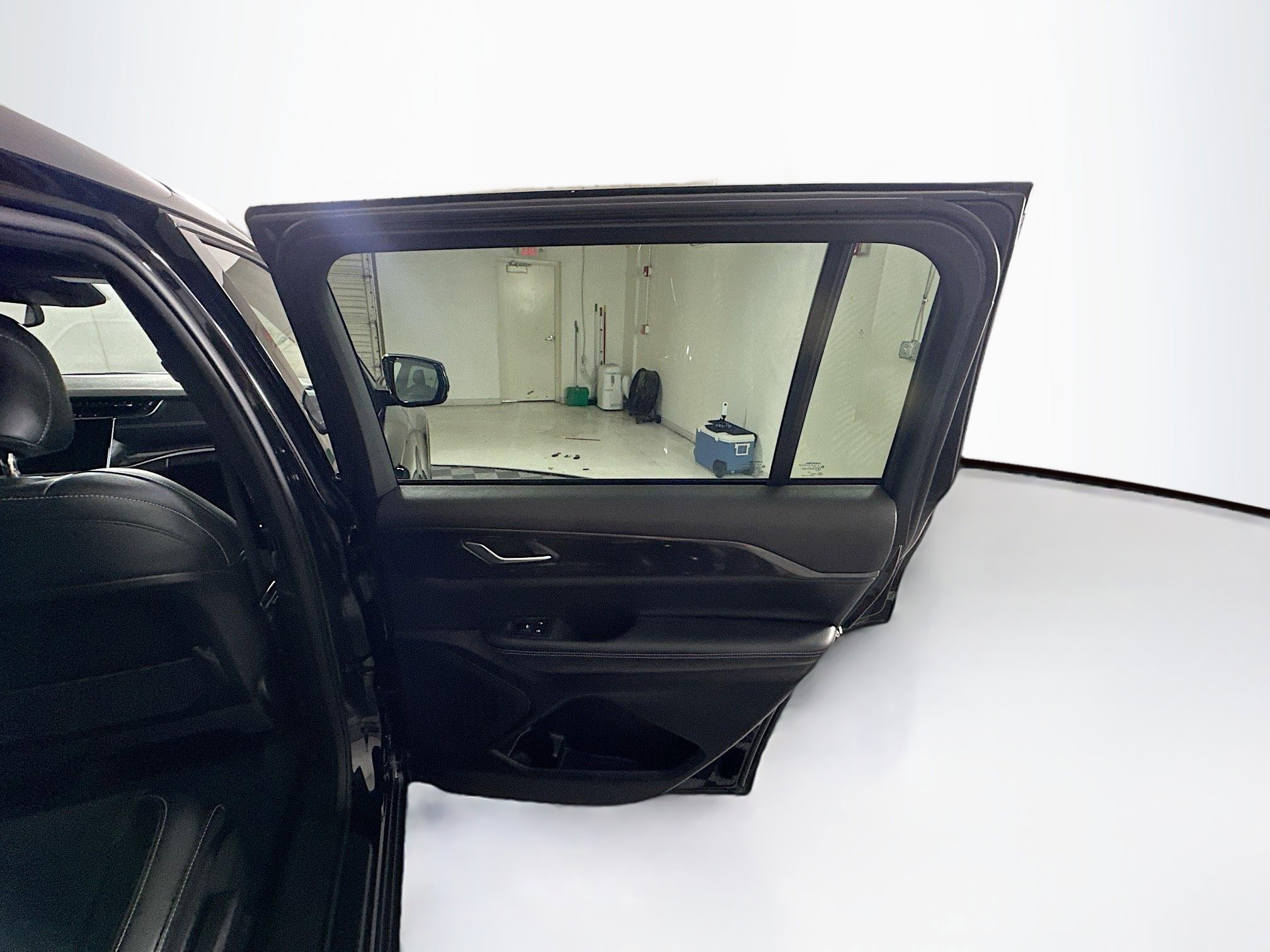 Used 2023 Jeep Grand Cherokee L Laredo RWD image 31