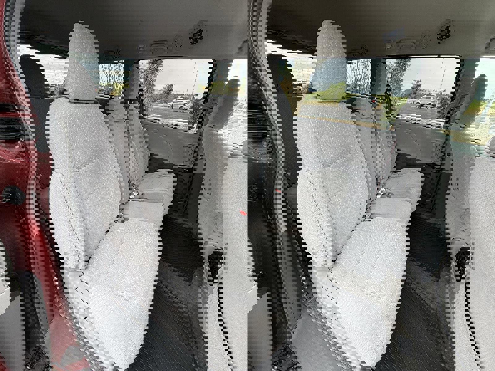 Used 2018 Toyota Sienna LE w/ Carpet Mat Package FWD image 24