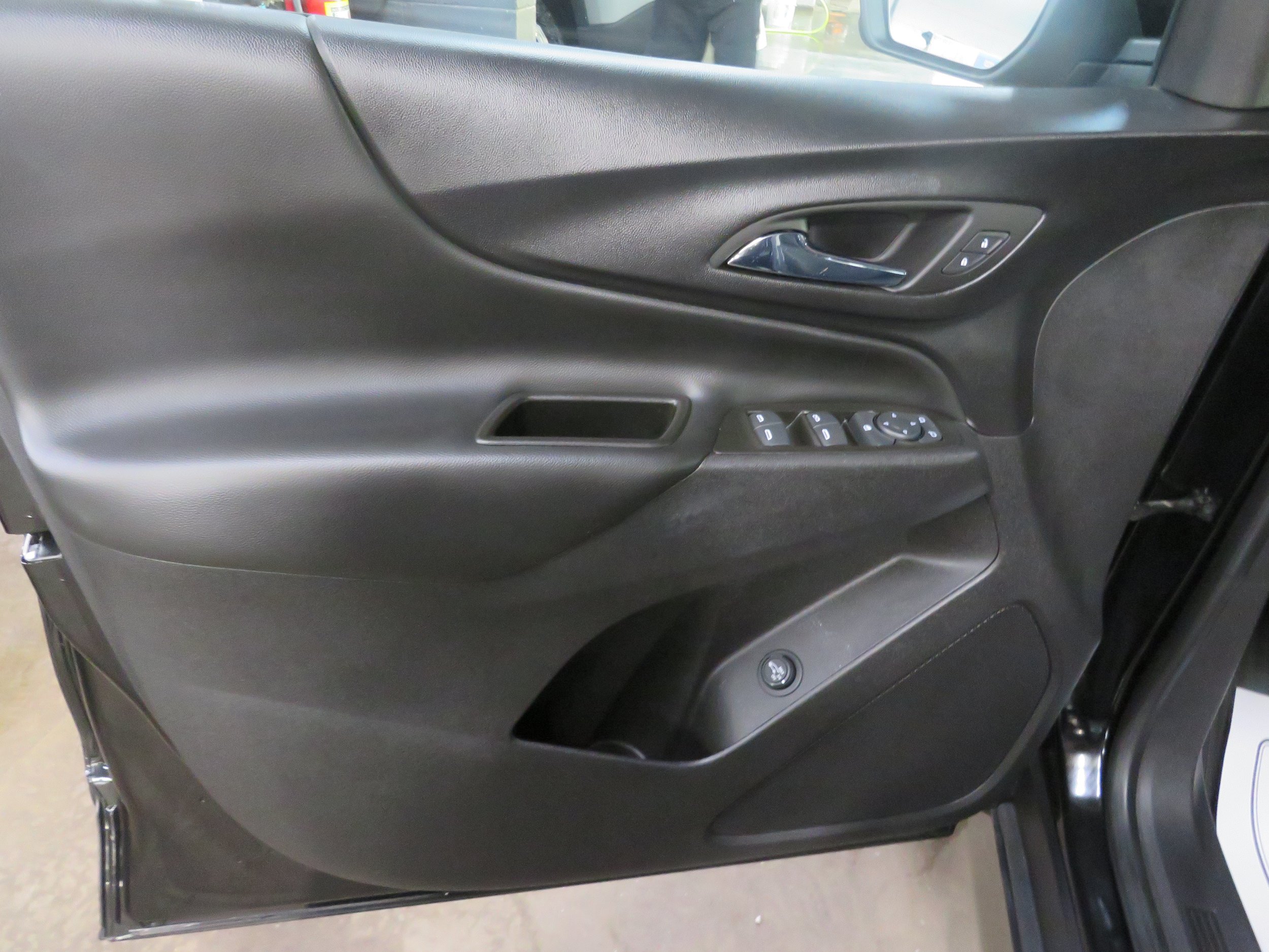 Used 2022 Chevrolet Equinox LT AWD/4WD image 16