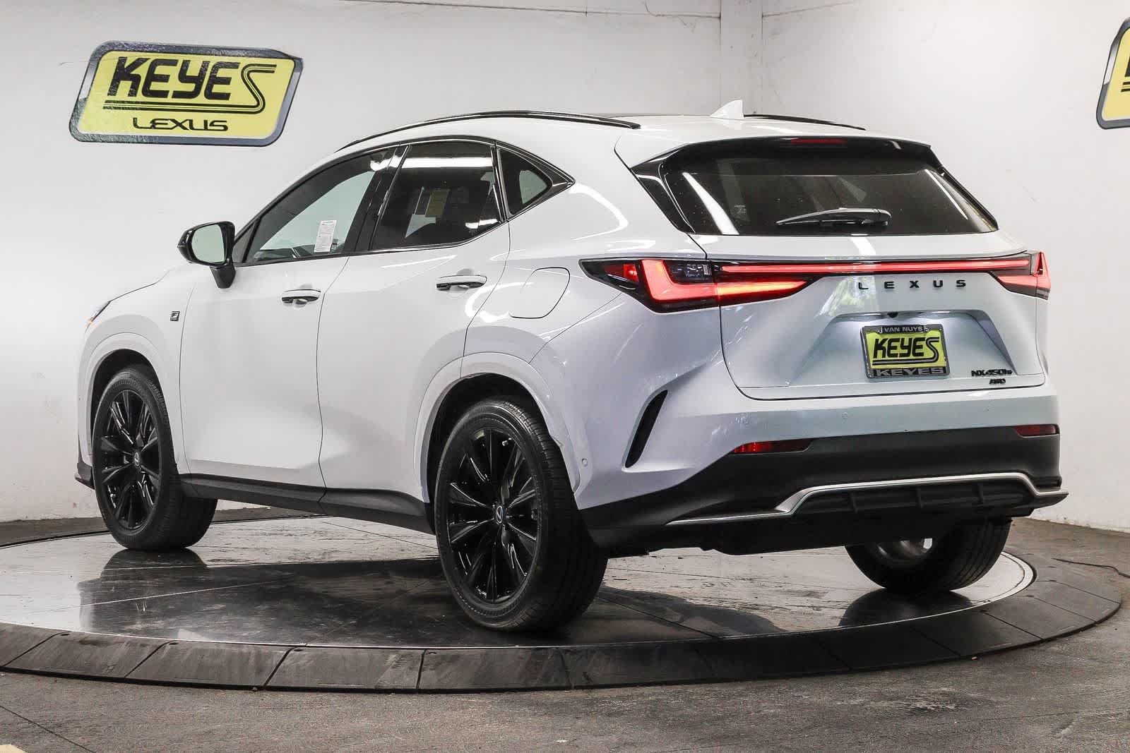 Used 2026 Lexus NX 450h+ F Sport AWD/4WD image 2